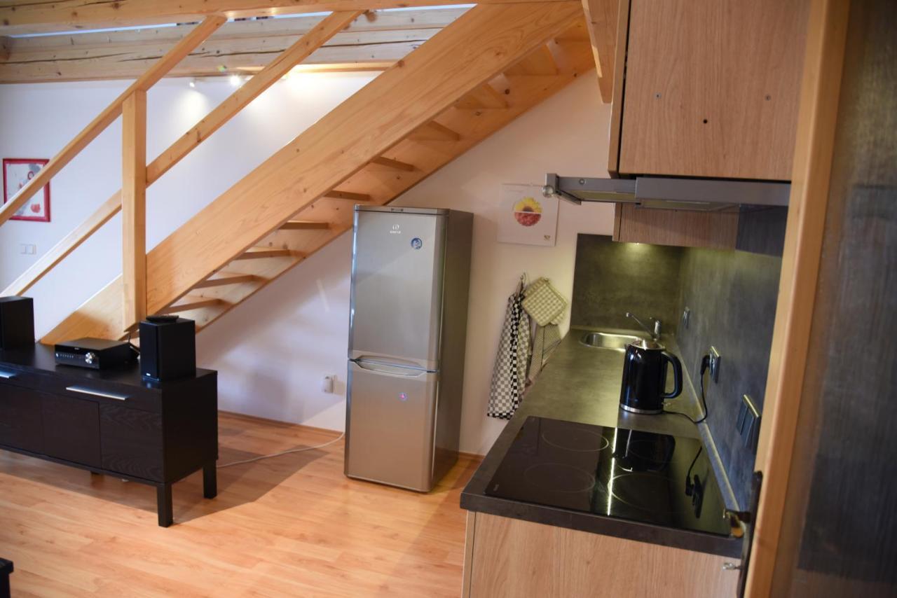 Apartmán Mezi Kopci - Mid Hills Apartment Roudnice Buitenkant foto